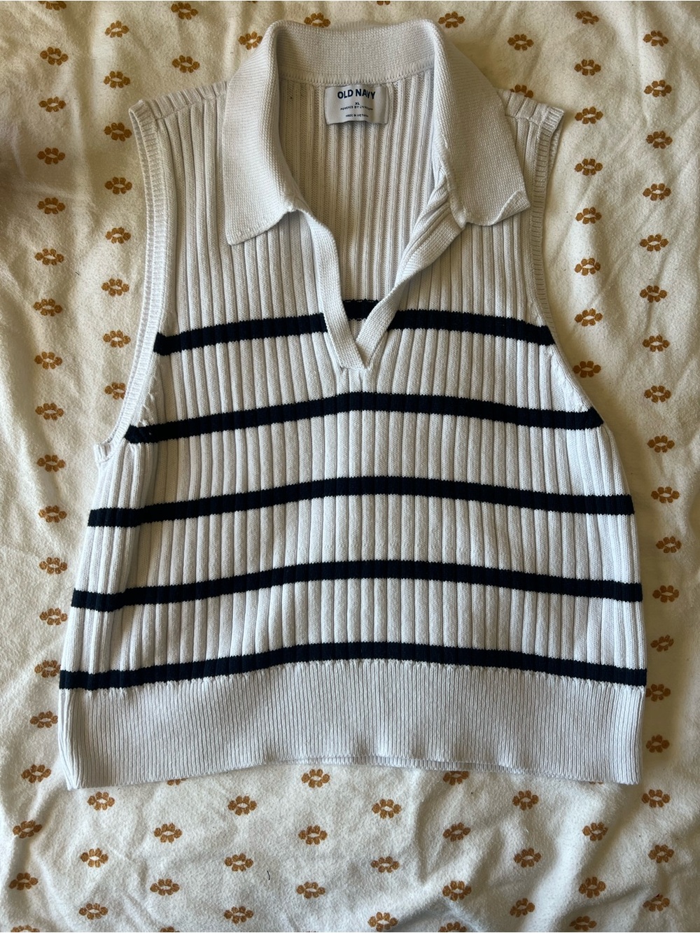 Old Navy White Sleeveless Ribbed V-Neck Sweater with Navy Blue Stripes